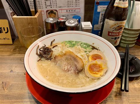  Hakata Ramen: Un incontro di sapori intensi e brodi profondi che ti conquisteranno!