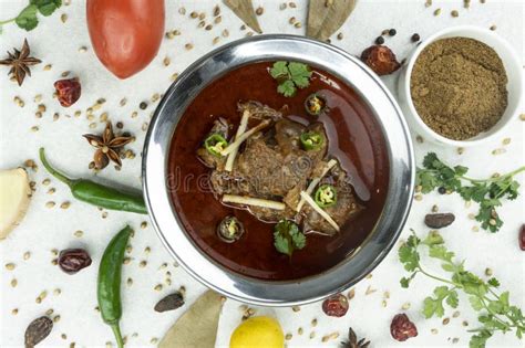  Nihari: Un trionfo di sapori speziati e una texture morbida che si scioglie in bocca!