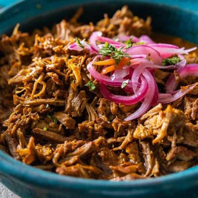  Cochinita Pibil: Un trionfo di sapori speziati e una morbidezza incredibile che scioglierà il tuo palato!