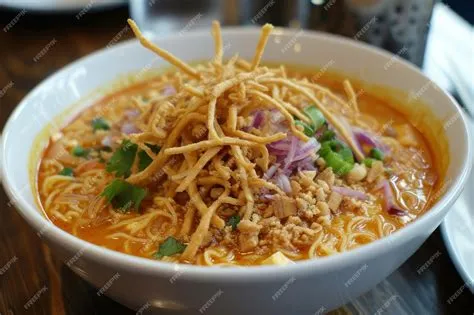  Khao Soi: Un connubio di sapori piccanti e cremosi che conquisterà il tuo palato!