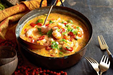  Moqueca! Un Delizioso Caldo Cremoso con un Tocco di Piccantezza Tropicale