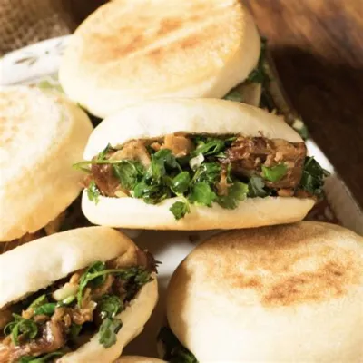  Rou Jia Mo: Un Sandwich Cinese Irresistibile con Carni Succulente e Pane Fragrante!