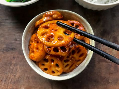  Spicy Lotus Root Slivers conundrum: Un piatto che fonde la fragranza floreale con il calcio piccante