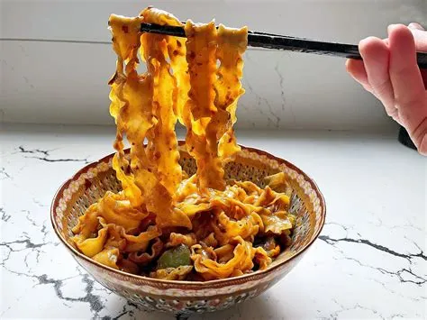  Taiyuan Dao Xiao Mian: Un Intrigante connubio di sapori piccanti e pasta fresca al vapore