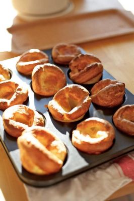  Yorkshire Pudding: Un trionfo di fragranza croccante e deliziosa morbidezza interna!